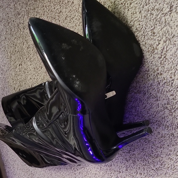 Black Patent Heeled boots size 8 - Picture 2 of 3